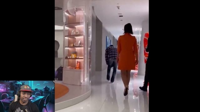 Mayweather buys his own Airport in Dubai смотреть онлайн