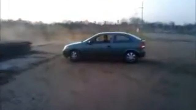Opel Astra 1.6 - car back spinning смотреть онлайн