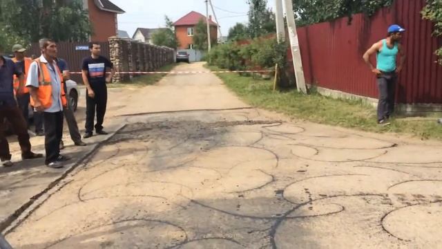 Работа асфальтоукладчика при укладке асфальта смотреть онлайн