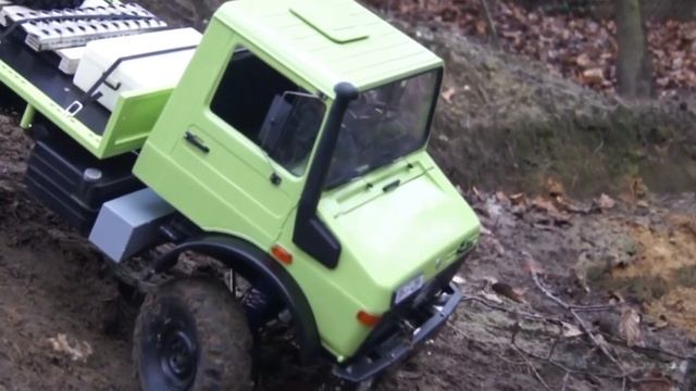 UNIMOG 1300L auf der Teststrecke смотреть онлайн