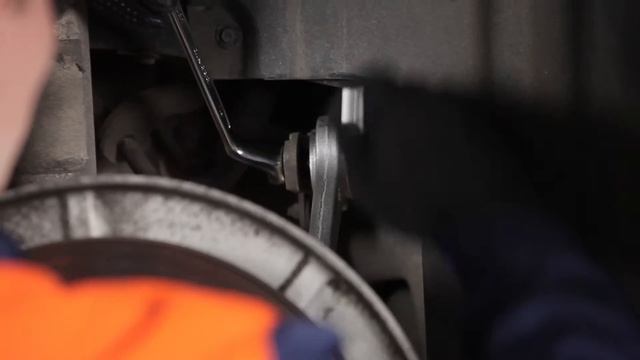 Jak vyměnit rameno zadní nápravy horní na BMW 7 E65 [Návod] смотреть онлайн