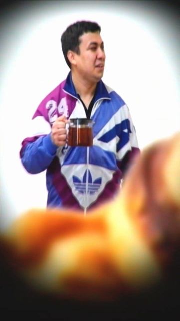 Отметь того, кому хочешь налить чай