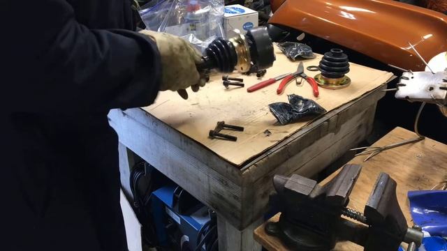 1974 VW Baja CV joint boot replacement Part 4/Desert Rat 2000 смотреть онлайн