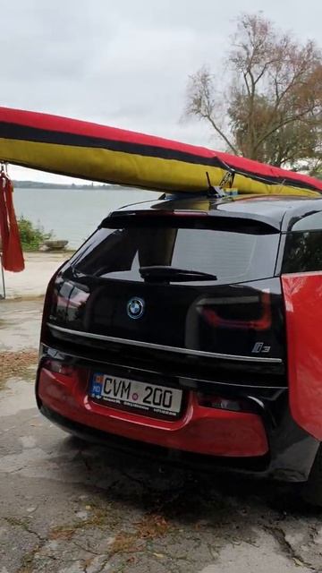 как перевезти каноэ на BMW i3 смотреть онлайн
