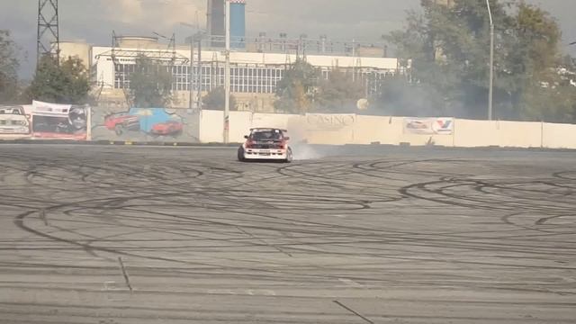 Razvan Tica & crazy v12 bmw e30- Drift Community смотреть онлайн