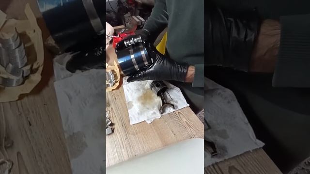 MONTARE FASCE E PISTONI FIAT 850 SPORT SPIDER 1969 vintage car RESTORATION-old engine restoration смотреть онлайн