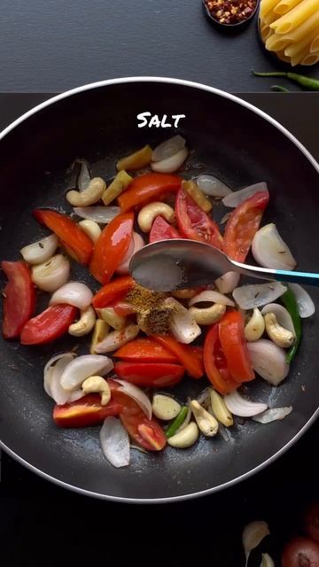 Creamy Makhani sauce pasta recipe🤤Do try it☺️❤️#shots#ytshorts#pasta смотреть онлайн