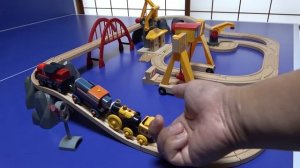 Железная дорога для детей! Паровозик Томас и Брио ☆ Играем в грузовые перевози!