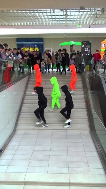 #shorts tuzelity Shuffle Tuzelity Team Mode Neon dance in public 👍 смотреть онлайн