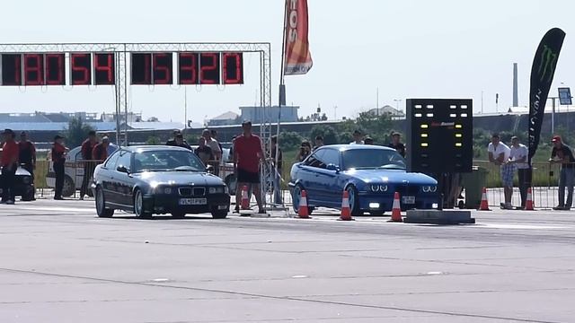 BMW E36 M50 vs BMW E36 2.3 смотреть онлайн
