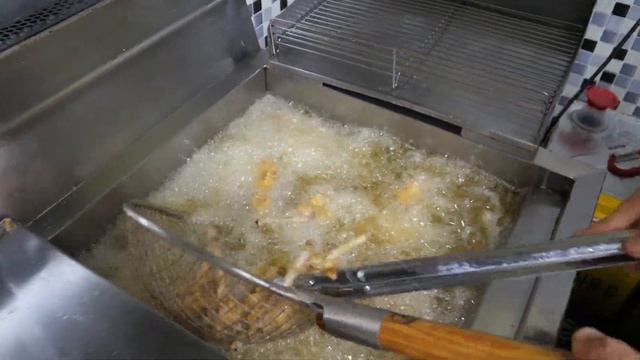 여수에서 유명한 오리날개튀김과 오리목살튀김 fried duck wing and neck - korean street food / 한국 길거리 음식 смотреть онлайн