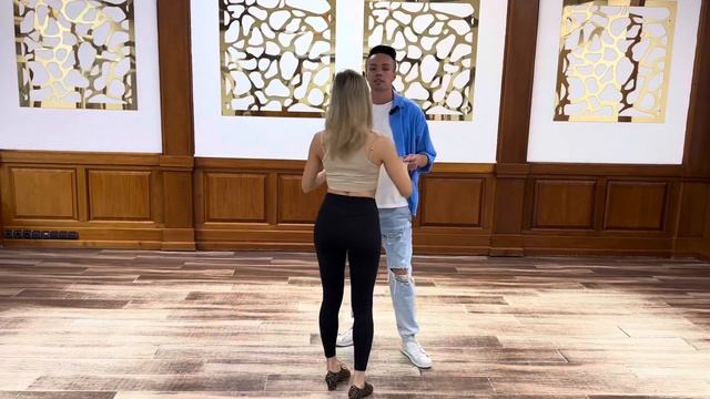 БАЧАТА Урок 2 HIPS ROLL | Олег Логинов и Ксения Титова смотреть онлайн