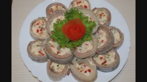 Нужна быстрая и простая закуска для праздничного стола? Приготовьте рулет из сельди! В этом видео...