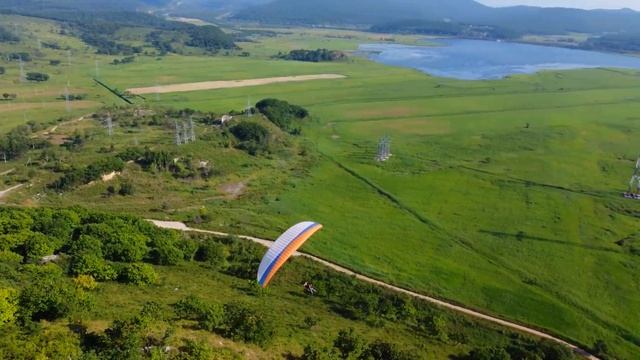 тандемный полёт на параплане с Олей на горе Брат с аэросъёмкой смотреть онлайн