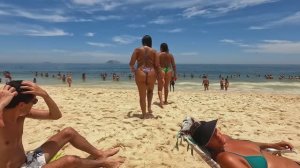 В Рио лето | Пляж Леблон переполнен. Рио-де-Жанейро.