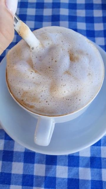 Капуччино с супер пенкой и видом на море 🌊 Для вдохновения😍 смотреть онлайн