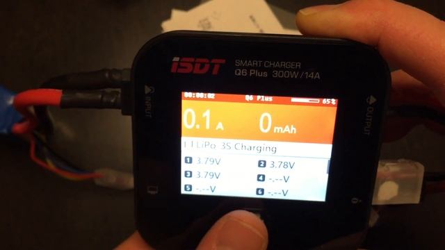 ISDT Q6 Plus 300W 14A MINI Pocket Battery Balance Charger unboxing and usage - Banggood смотреть онлайн