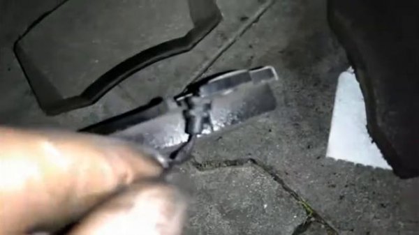 Mercedes CLS W219 Brake pads replacement