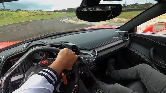 ME SURPREENDI COM A FERRARI SÓ O CANO NA PISTA! смотреть онлайн