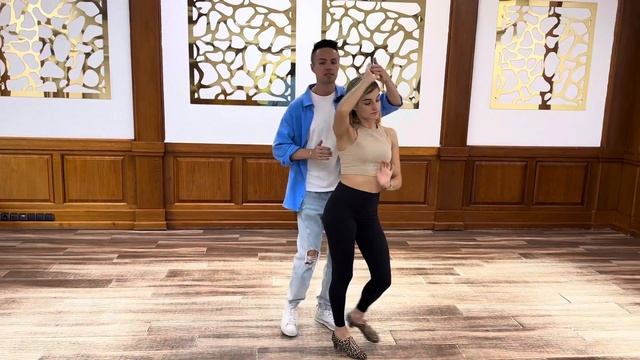 Сальса. Уровень 2. Урок 3. Сомбреро. Олег Логинов и Титова Ксения. смотреть онлайн