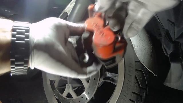 Cambio de pastillas Peugeot Satelis смотреть онлайн