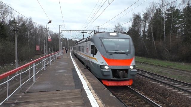 Электропоезд ЭП2Д-0053 ЦППК платформа Санаторная смотреть онлайн