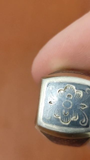 Кольцо оделась на палец . смотреть онлайн