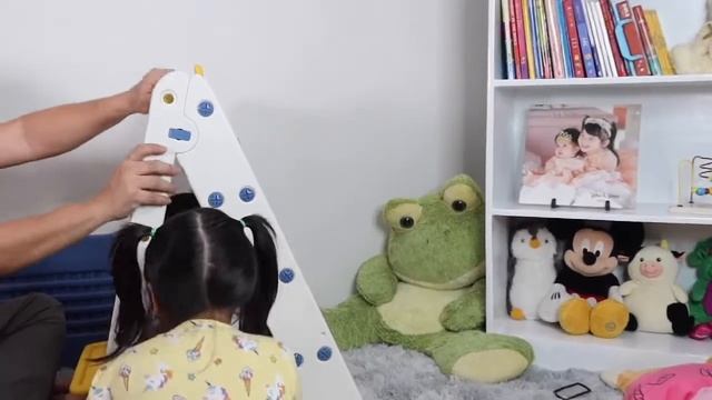 Fun Learning with Stay and Play Multi-Functional Bookshelf for Homeschooling | DyosaTheMomma смотреть онлайн