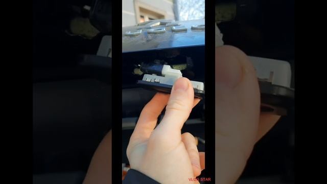 Пежо 3008 2014г. замена кнопки багажника