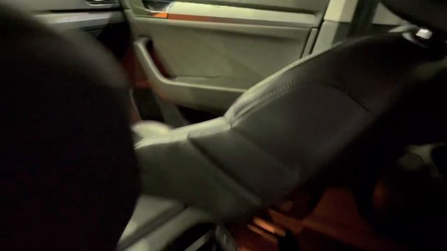 16/17 Skoda Superb Combi 2.0 TDI菁英版 柴油 黑色 實車實價 保證實車實價只賣65.8萬(97) смотреть онлайн