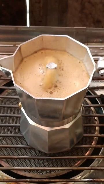 ทำกาแฟสดสไตล์ตัวเอง ด้วย Moka Pot. @PWatt-qi4su