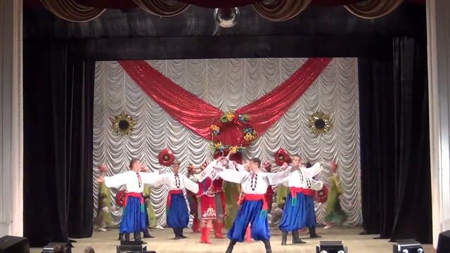 Азовские Чайки - Гопак (старшая и средняя группы) ГДК "Чайка" 23.09.2012 смотреть онлайн