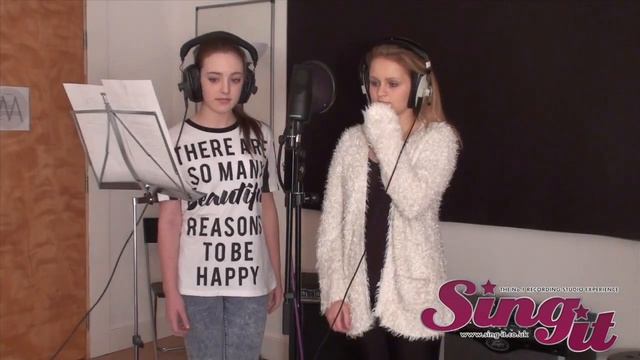 Elle & Isabella @ Sing-it Birmingham смотреть онлайн