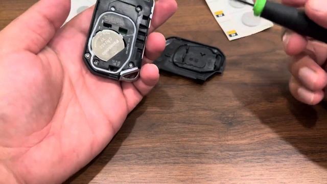 2018-2021 Jeep Smart-Key Battery Replacement ( Wrangler, Gladiator) смотреть онлайн