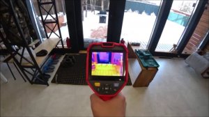 Шеф . всё пропало . дверь промерзает . душ протекает !