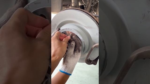 Mercedes Benz GLE Replace Rear Dics Process смотреть онлайн