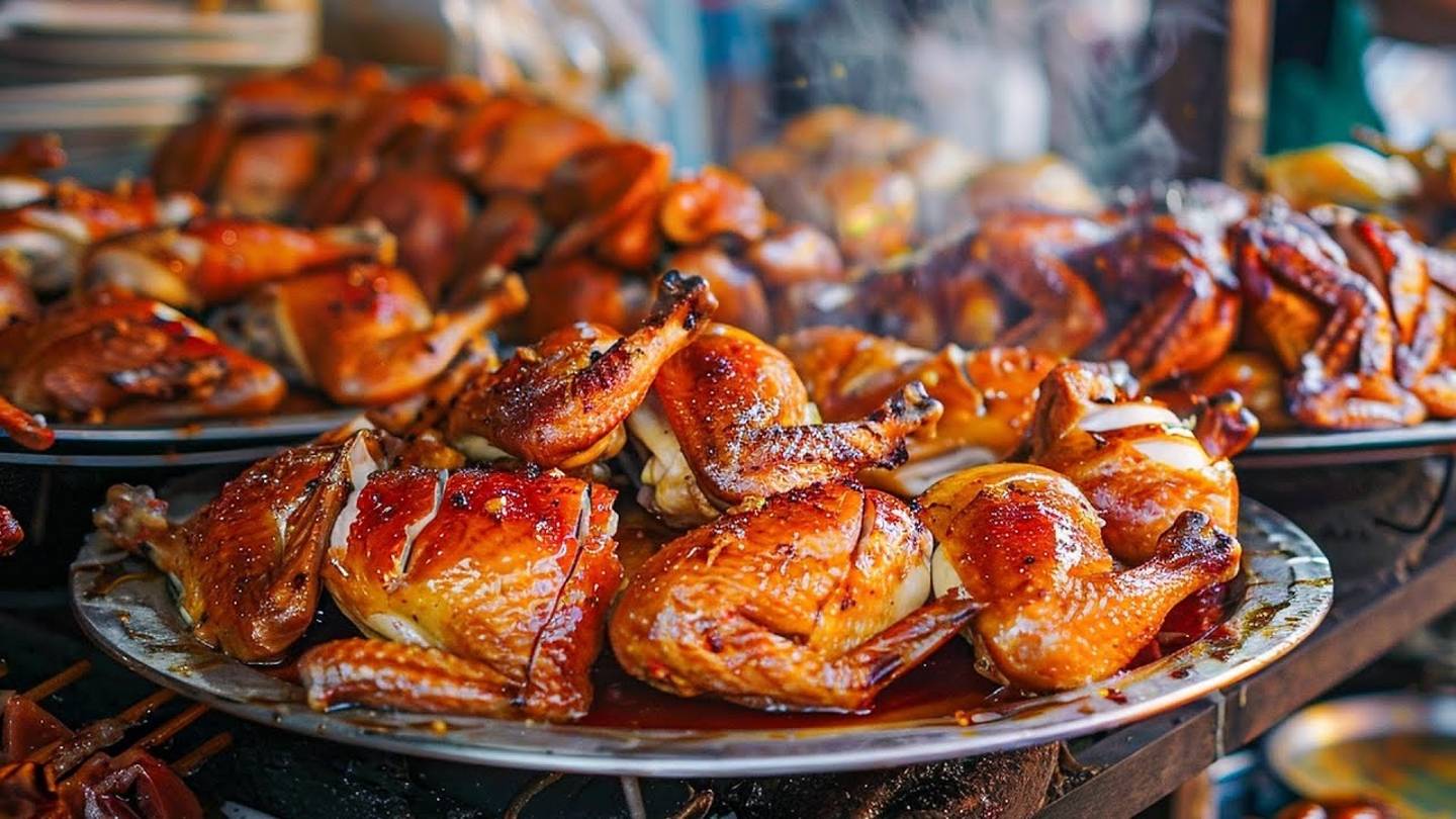 Вьетнамская уличная еда. Удивительная курица-гриль на углях. Распродается по 300 штук в день. смотреть онлайн