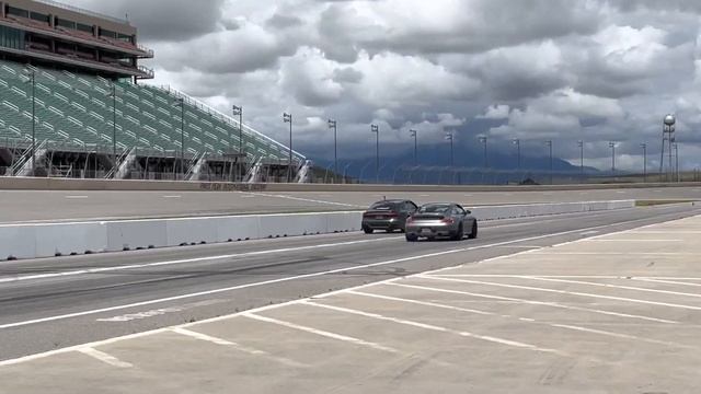 Audi RS7 vs. Porsche 911 Turbo смотреть онлайн