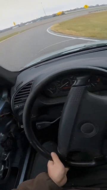 1992 BMW 325i drifting on ramp STOCK. Only mod is muffler delete #e36 #drift #automobile #drifting смотреть онлайн