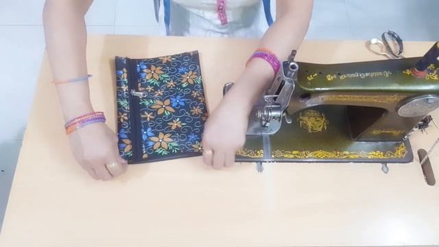DIY: Medium Size Foldable Travel Bag With Multi Pockets Tutorial By Anamika Mishra... смотреть онлайн