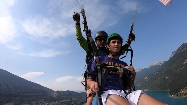 Henry tandem paragliding in Annecy, France 3 of 3 смотреть онлайн