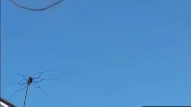 Странные дымные кольца в небе.mp4 смотреть онлайн