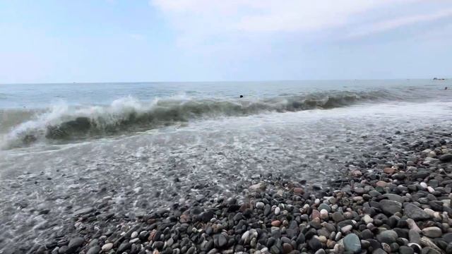 Бушует море в Батуми смотреть онлайн