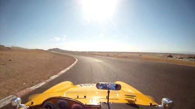 Willow Springs in a '63 Alfa Romeo Giulia Spider смотреть онлайн