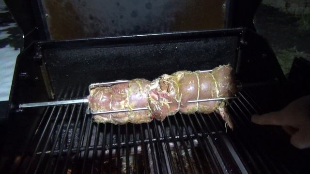 РУЛЕТ ИЗ ИНДЕЙКИ С ПАРМЕЗАНОМ НА ВЕРТЕЛЕ В ГАЗОВОМ ГРИЛЕ PRIMELINER!) смотреть онлайн