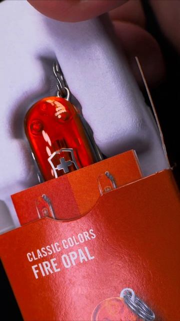 Victorinox Classic SD Swiss Army Knife 1 смотреть онлайн