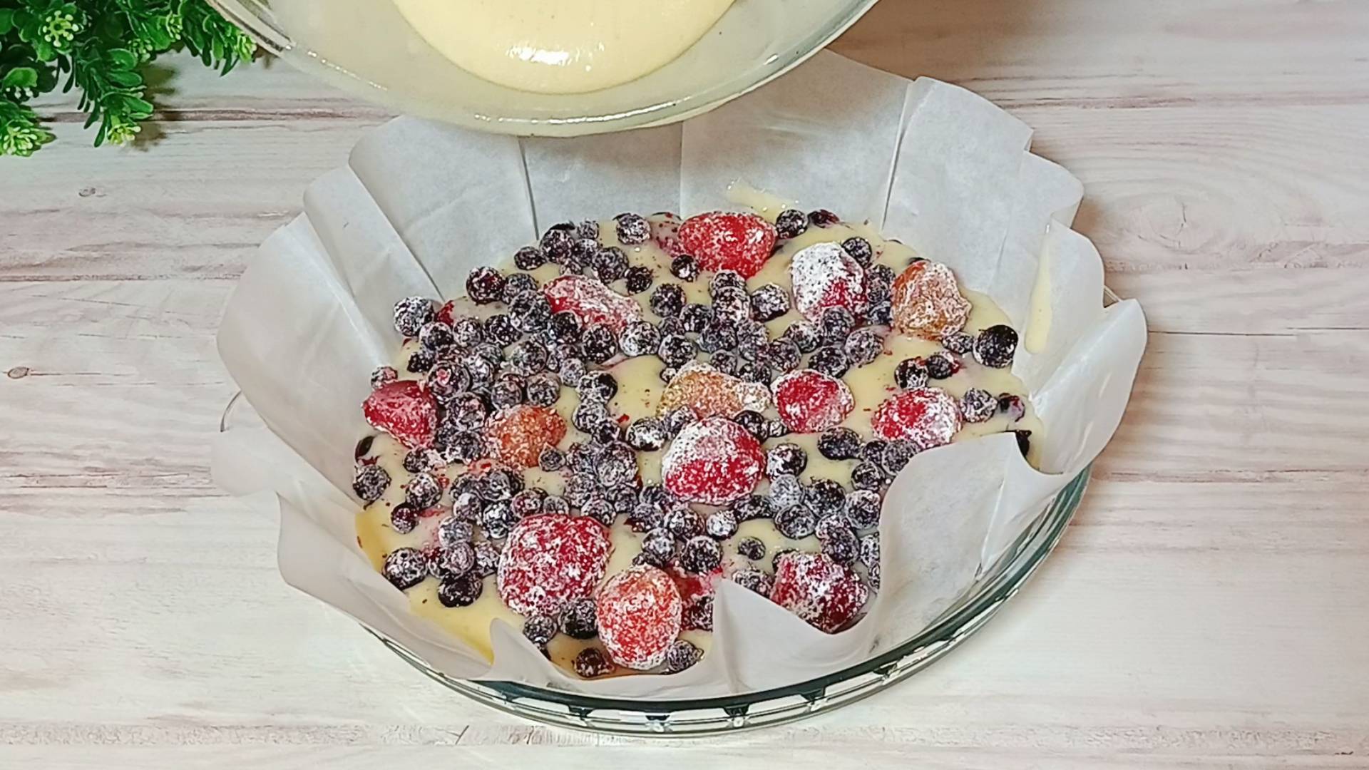 Заливной ЯГОДНЫЙ ПИРОГ с замороженными ягодами. Все смешали и в духовку: за 15 МИНУТ+ выпечка! смотреть онлайн