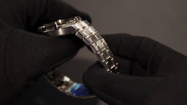 Maurice Lacroix Aikon Venturer | Review | AI6058-SS002-330-2