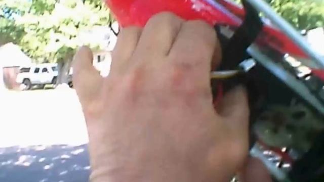 Syma S033g R/C helicopter Street racing and then crashes.AVI смотреть онлайн