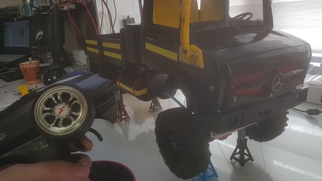 GÖNÜLLER ŞAHI MERCEDES UNIMOG U4023 RC ARAÇ TOPLADIK / MERCEDES UNIMOG U4023 RC CAR BUILDING смотреть онлайн